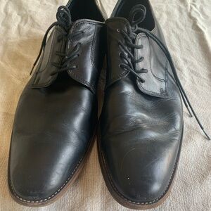 Men’s black Oxfords
